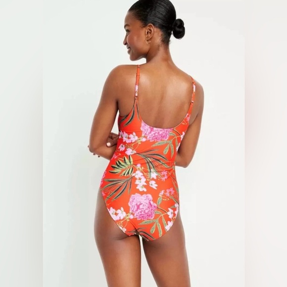 Old Navy Women’s One-Piece Swimsuit Red Floral Size XL NWT - Picture 4 of 8
